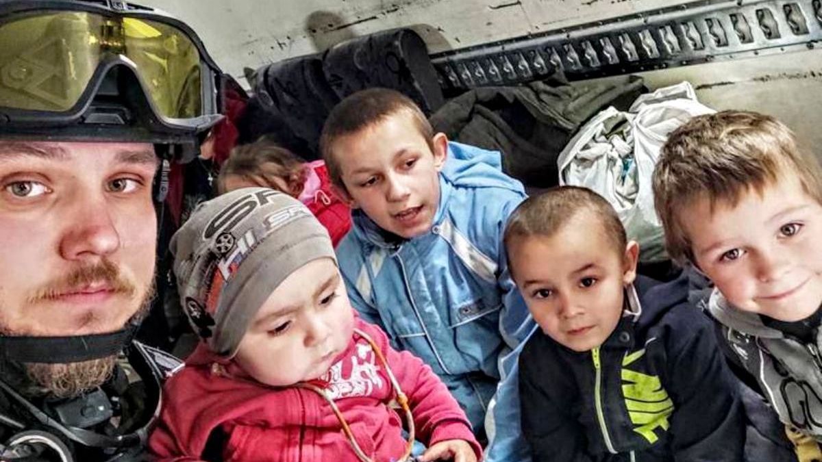 Одна из самых тяжелых эвакуаций: из Лисичанска вывезли 31 человека
