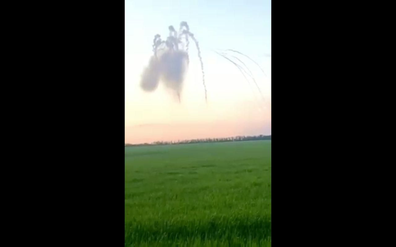 "Работайте, соколики": в сети показали работу украинских Су-25 в небе Донбасса "Работайте, соколики": в сети показали работу украинских Су-25 в небе Донбасса