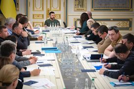 Зеленский на совещании с чиновниками обсудил проблемы с топливом, ВНО и возвращение украинцев