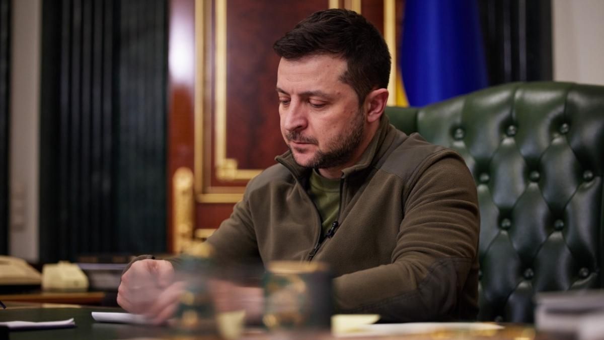 Зеленский отметил наградами 198 военнослужащих Зеленский отметил наградами 198 военнослужащих