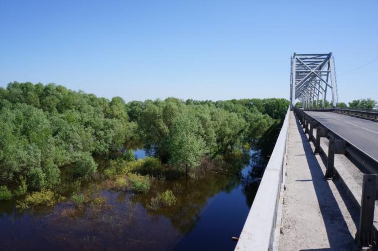 На під'їзді до Чернігова побудують тимчасовий переїзд через Десну На під'їзді до Чернігова побудують тимчасовий переїзд через Десну
