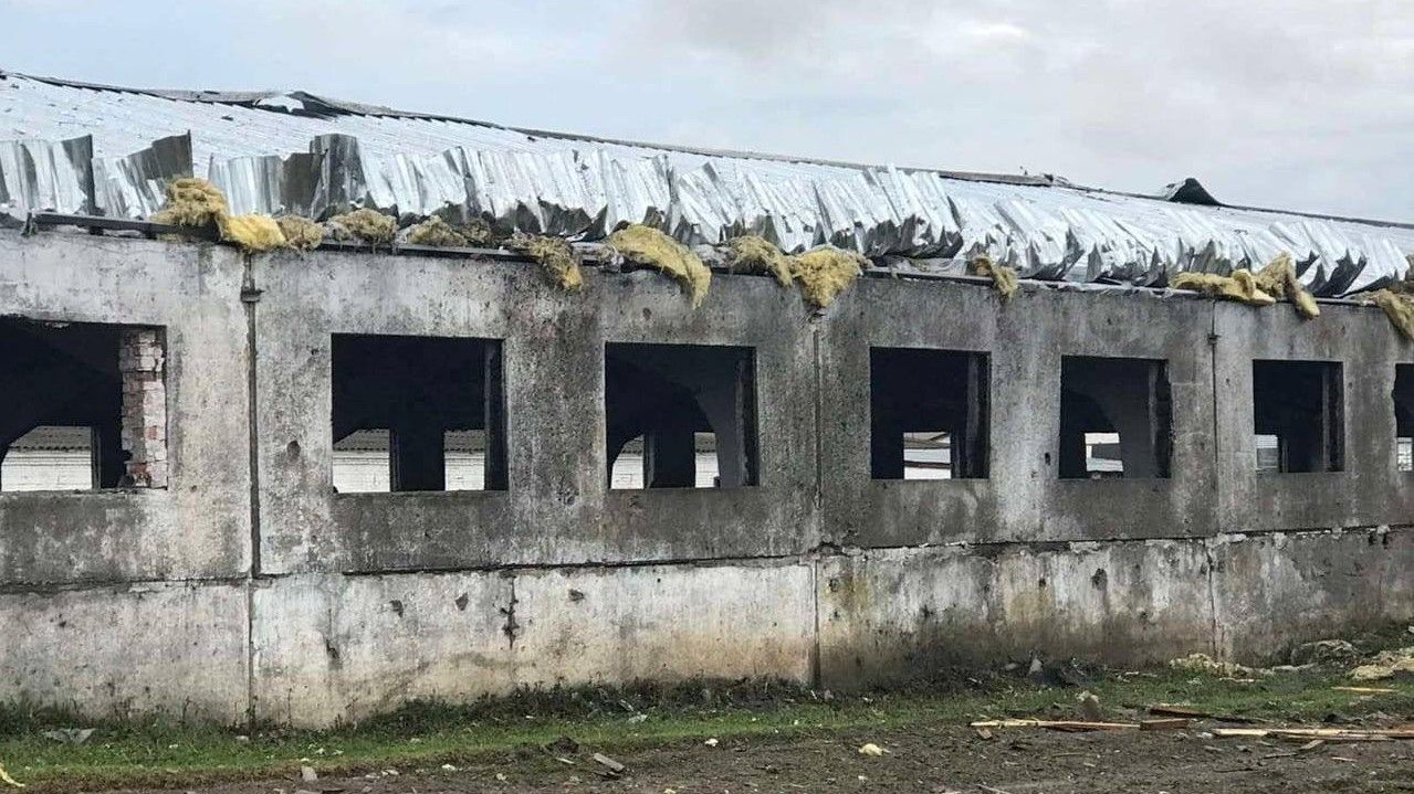 Приграничные районы снова под ударом России: пострадало сельхозпредприятие Приграничные районы снова под ударом России: пострадало сельхозпредприятие