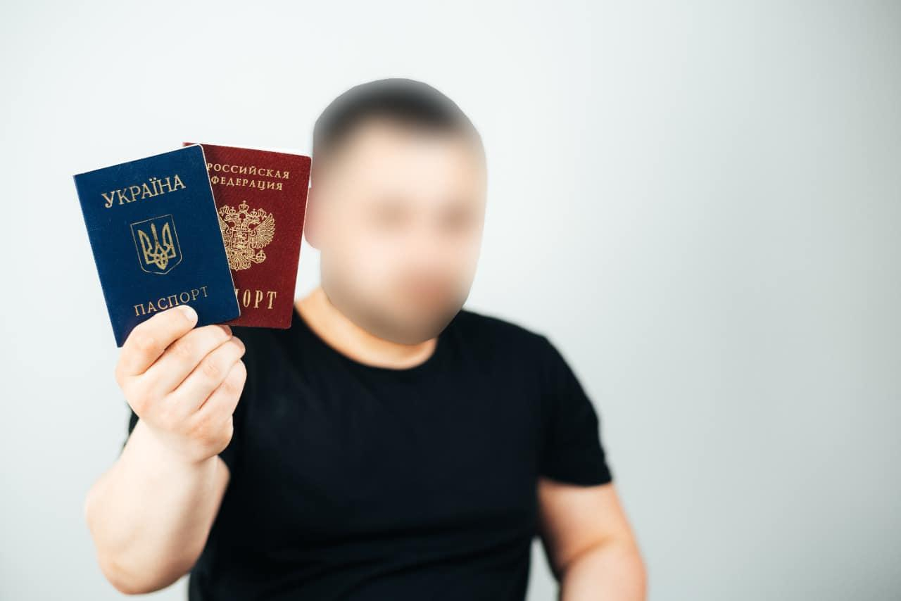 На кордоні затримали російського військового з українським паспортом