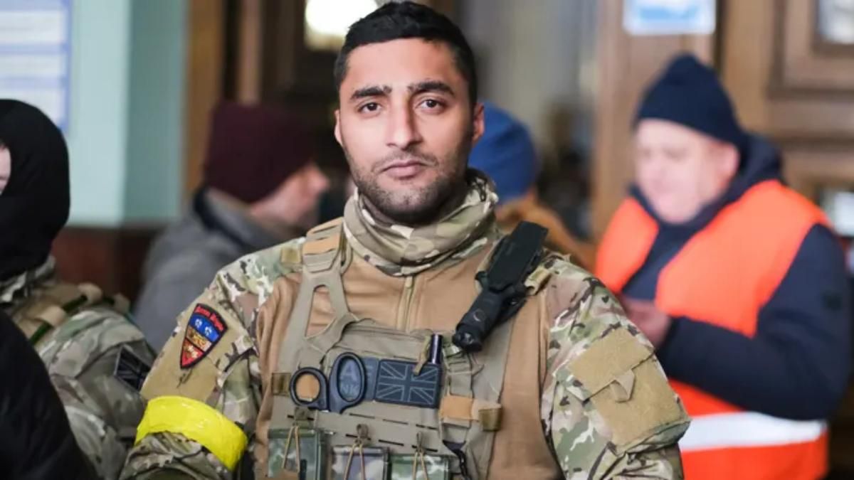 Сын британской депутатки спас своего товарища-добровольца под обстрелом в Украине