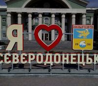 День города Северодонецк встретил под штурмом: 2 погибших, разрушены многие дома