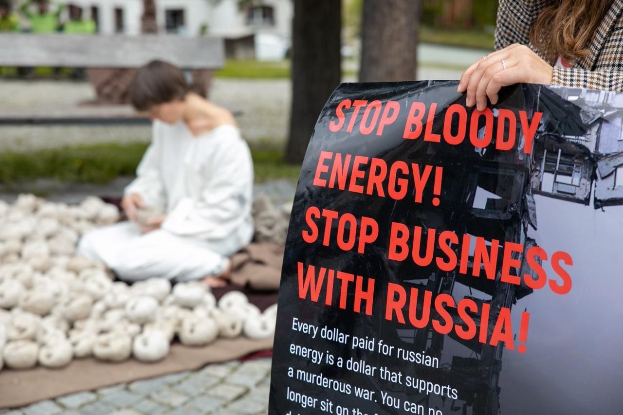 Stop Bloody Energy: активісти у Давосі протестували проти енергетичного бізнесу з Росією