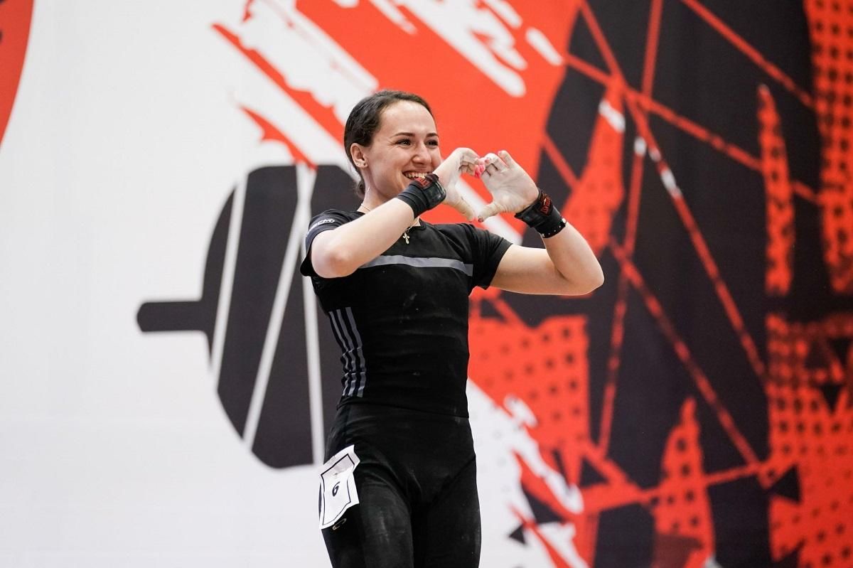 Украинка Ломачинска получила три награды на чемпиона Европы по тяжелой атлетике