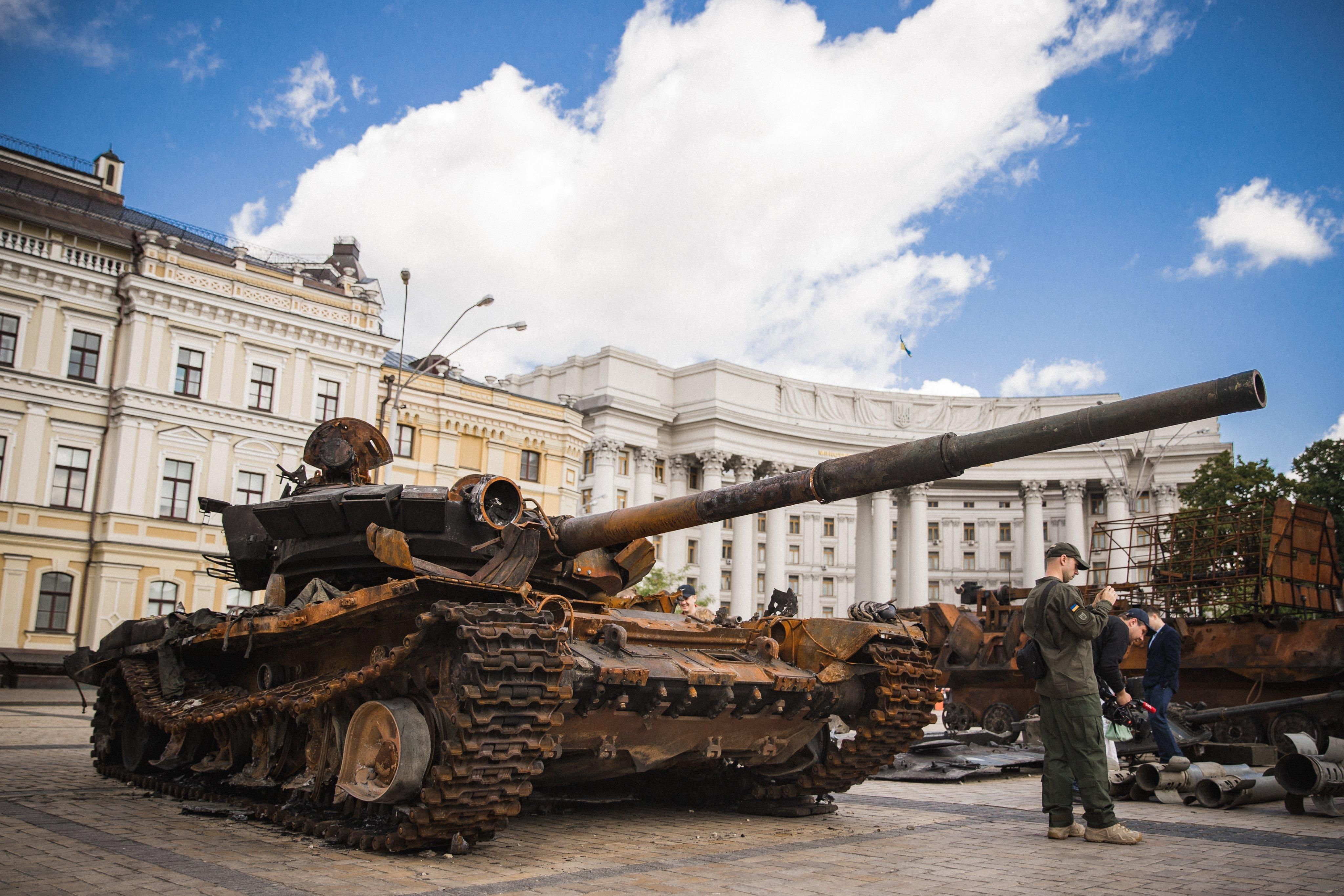 "Мечтали достичь Атлантического океана": металлолом россиян, который выставили в Киеве, поедет в Европу "Мечтали достичь Атлантического океана": металлолом россиян, который выставили в Киеве, поедет в Европу