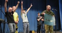 Легендарные "Братья Гадюкины" выступили перед "защитниками неба"