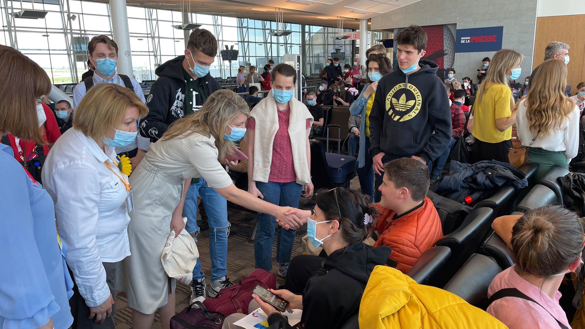 "Ласкаво просимо додому": у Канаді показали, як приймають українських біженців "Ласкаво просимо додому": у Канаді показали, як приймають українських біженців