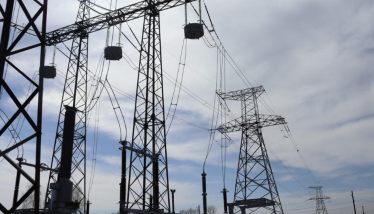 В Краматорске, где россияне повредили высоковольтную линию, уже появился свет В Краматорске, где россияне повредили высоковольтную линию, уже появился свет