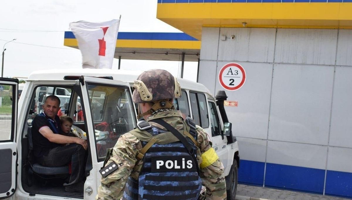 З Сєвєродонецька евакуювали поранених мирних жителів: хвилююче відео поліції З Сєвєродонецька евакуювали поранених мирних жителів: хвилююче відео поліції