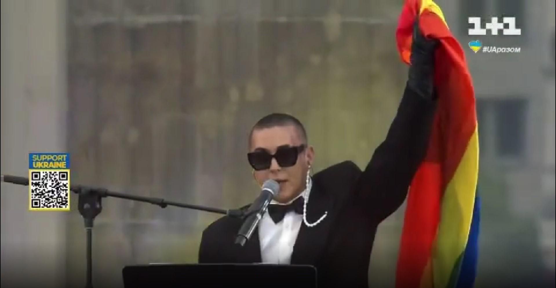 MELOVIN поднял флаг ЛГБТ на телемарафоне в Берлине: Украина – современное и демократическое государство
