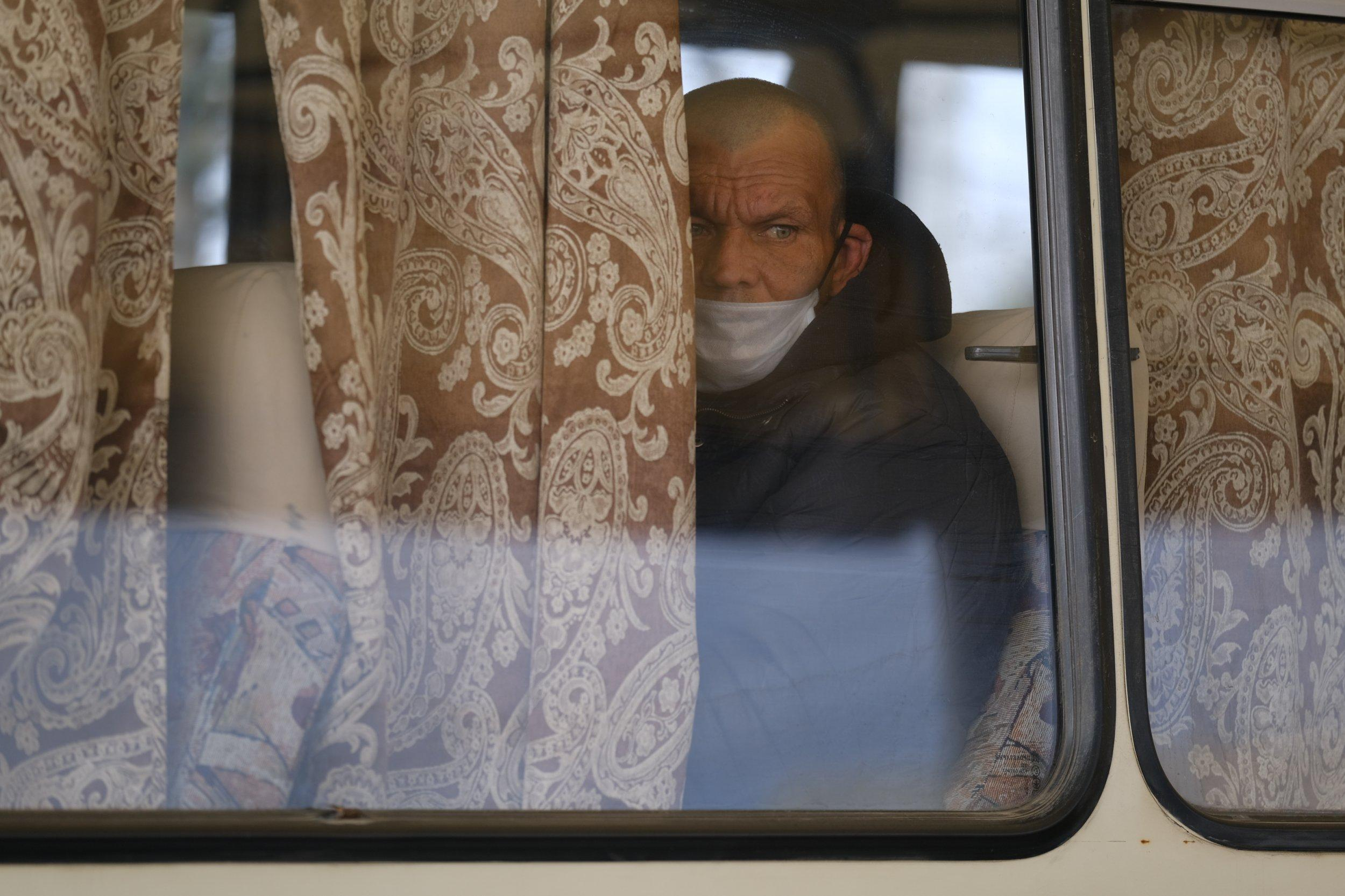 Ищут партизан: в Луганской области оккупанты ограничивают передвижение автотранспортом для гражданских