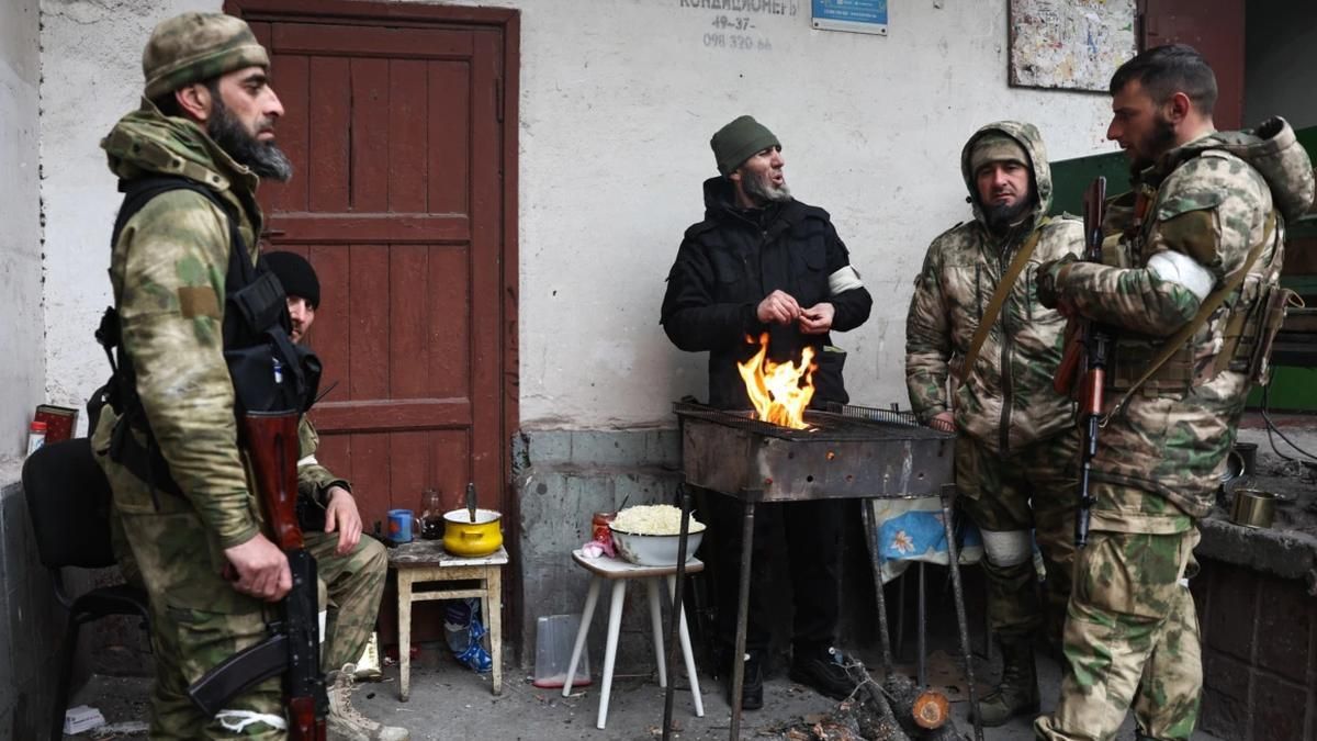 Пока мобилизованные мужья гибнут сотнями: российские военные массово насилуют женщин на Донбассе