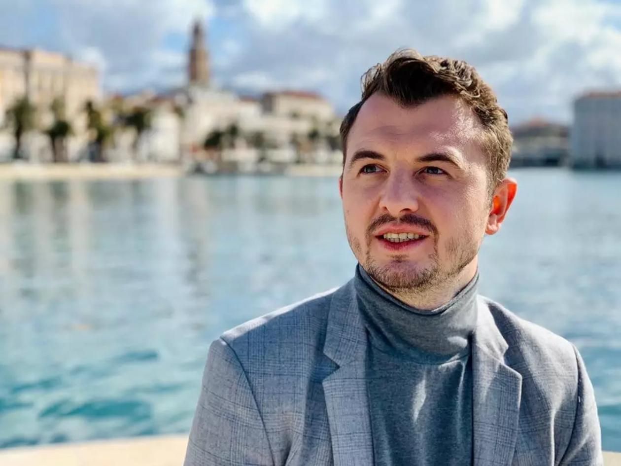 "Поки ви п’єте каву, гинуть люди": актор "Мамахохотала" закликав не засуджувати українців в тилу