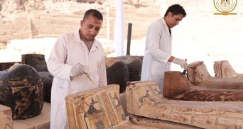 Археологи знайшли в Саккарі 250 саркофагів з муміями та схованку з бронзовими статуями