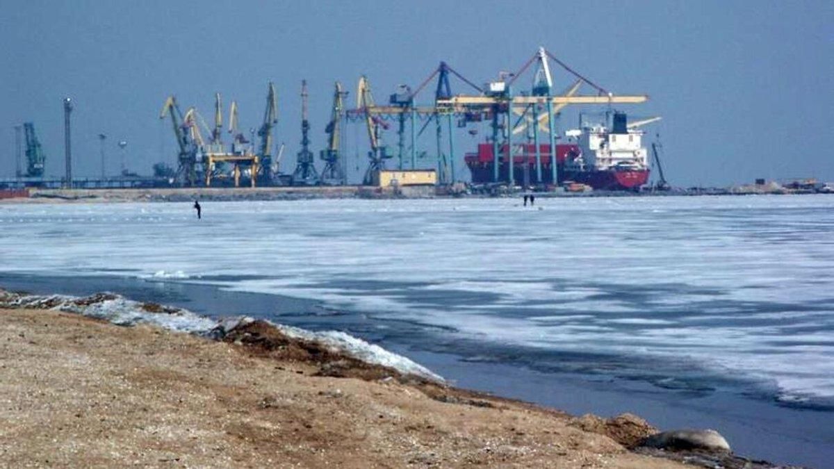 Мародерство у портах: росіяни захопили 34 судна у Маріуполі та вже перейменовують їх