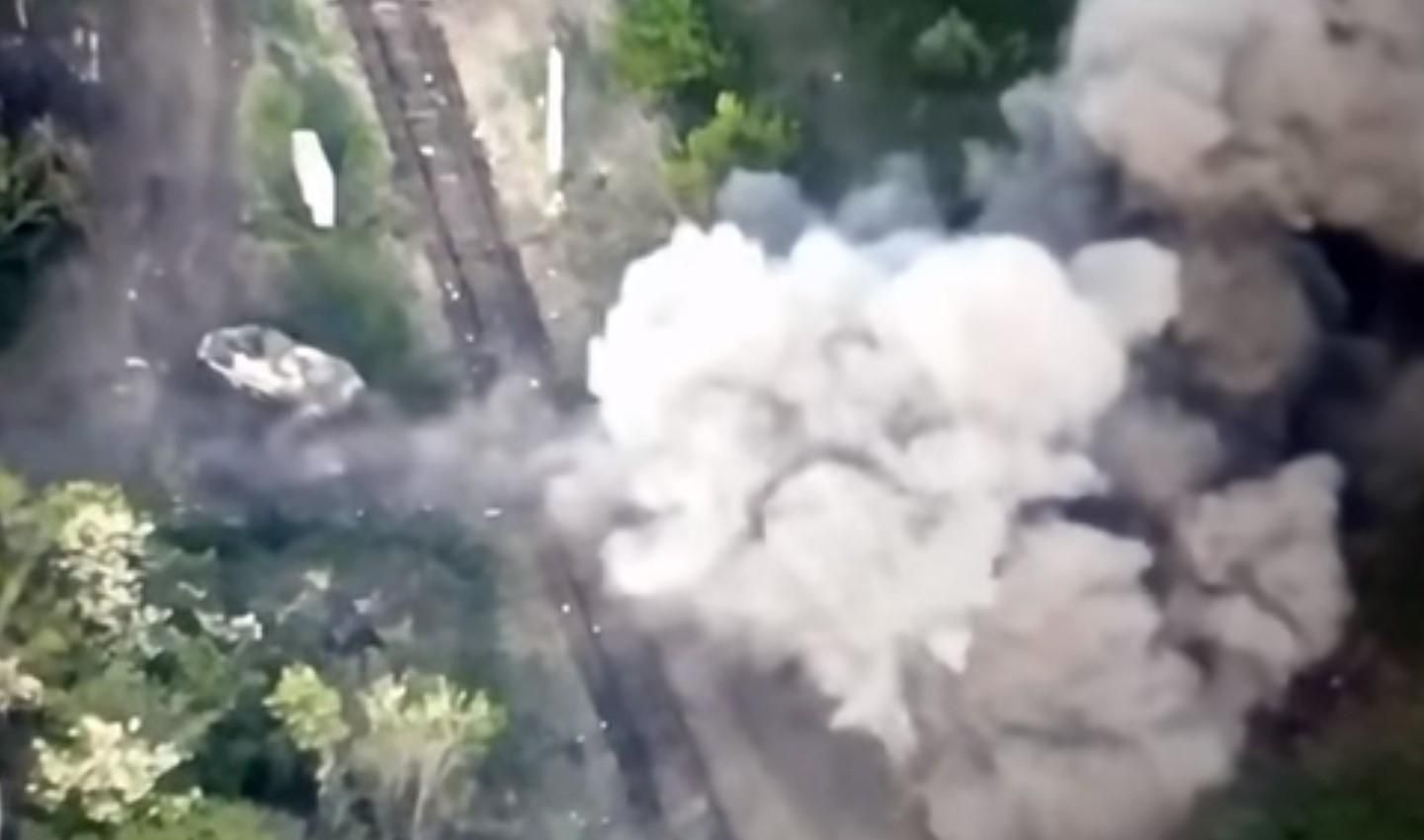 Львівські десантники підірвали бойову машину повітрянодесантних військ Росії: гаряче відео