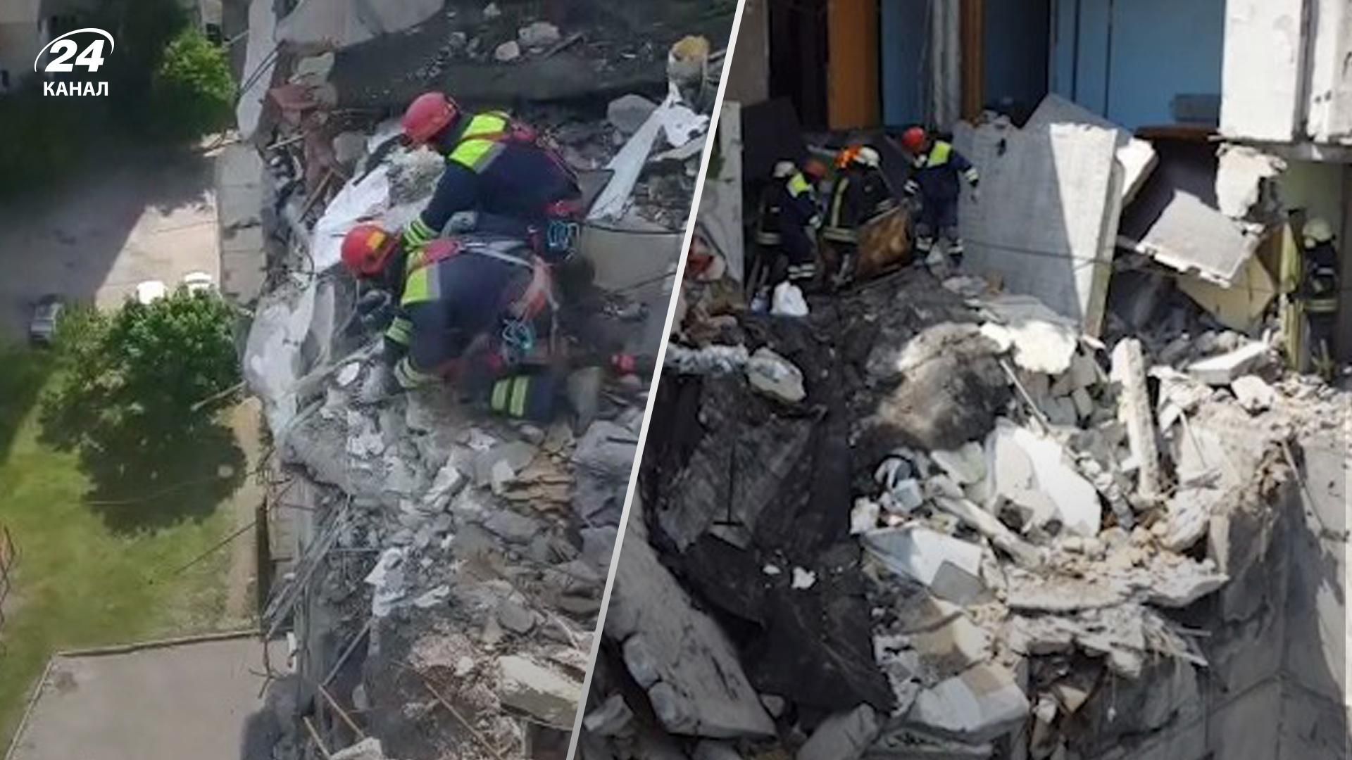 В Харькове из-под завалов многоэтажки вытащили еще 2 тела: жуткое видео В Харькове из-под завалов многоэтажки вытащили еще 2 тела: жуткое видео