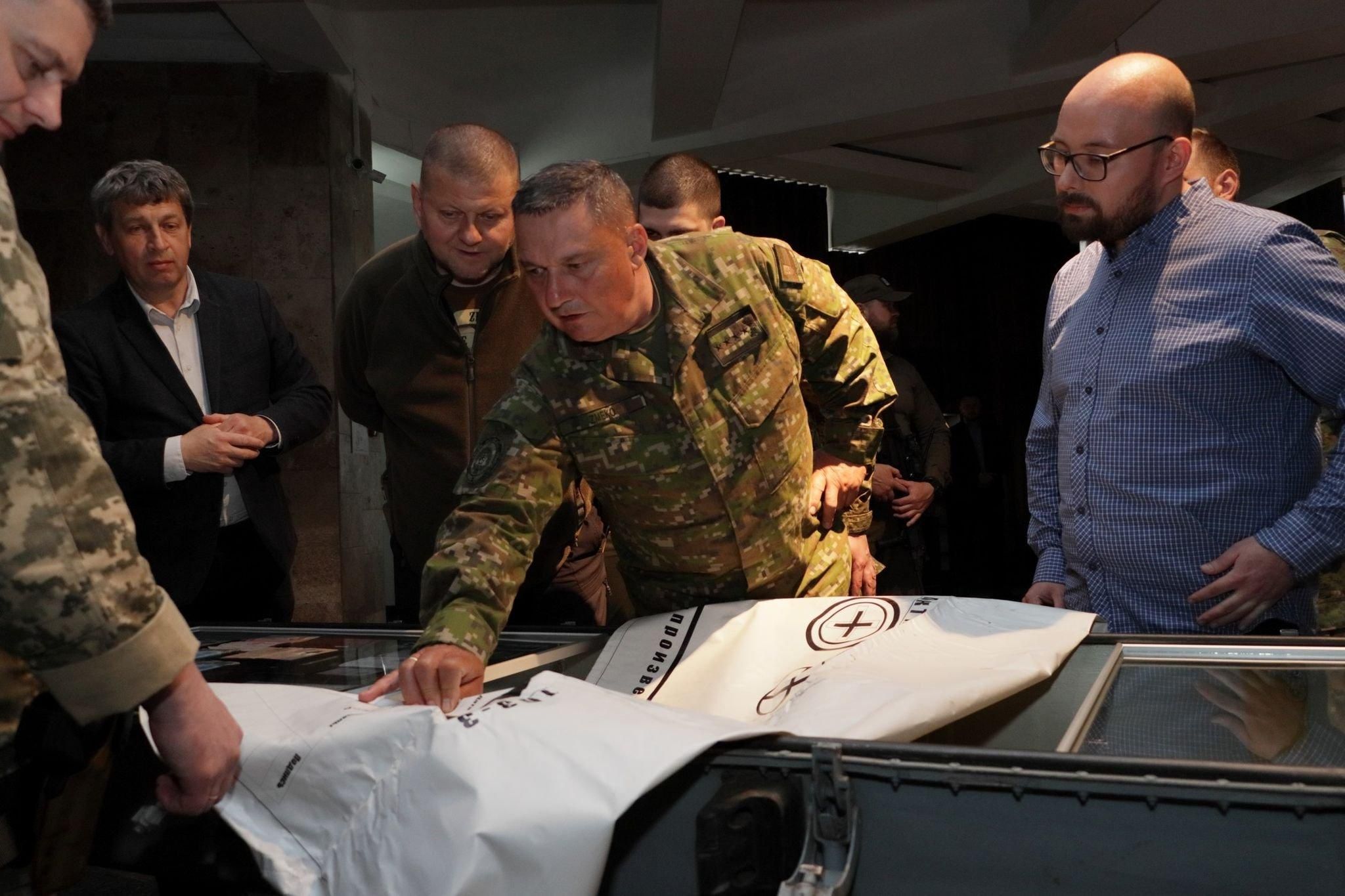 Делегація Словаччини зустрілася з Залужним і відвідала місця російських воєнних злочинів Делегація Словаччини зустрілася з Залужним і відвідала місця російських воєнних злочинів