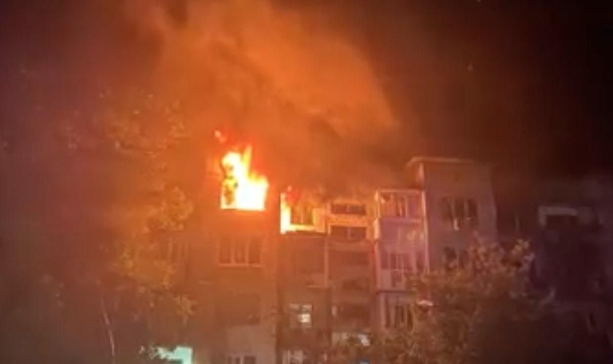 Люди гинули у ліжках, квартири спалахували: деталі нічного обстрілу Слов’янська Люди гинули у ліжках, квартири спалахували: деталі нічного обстрілу Слов’янська