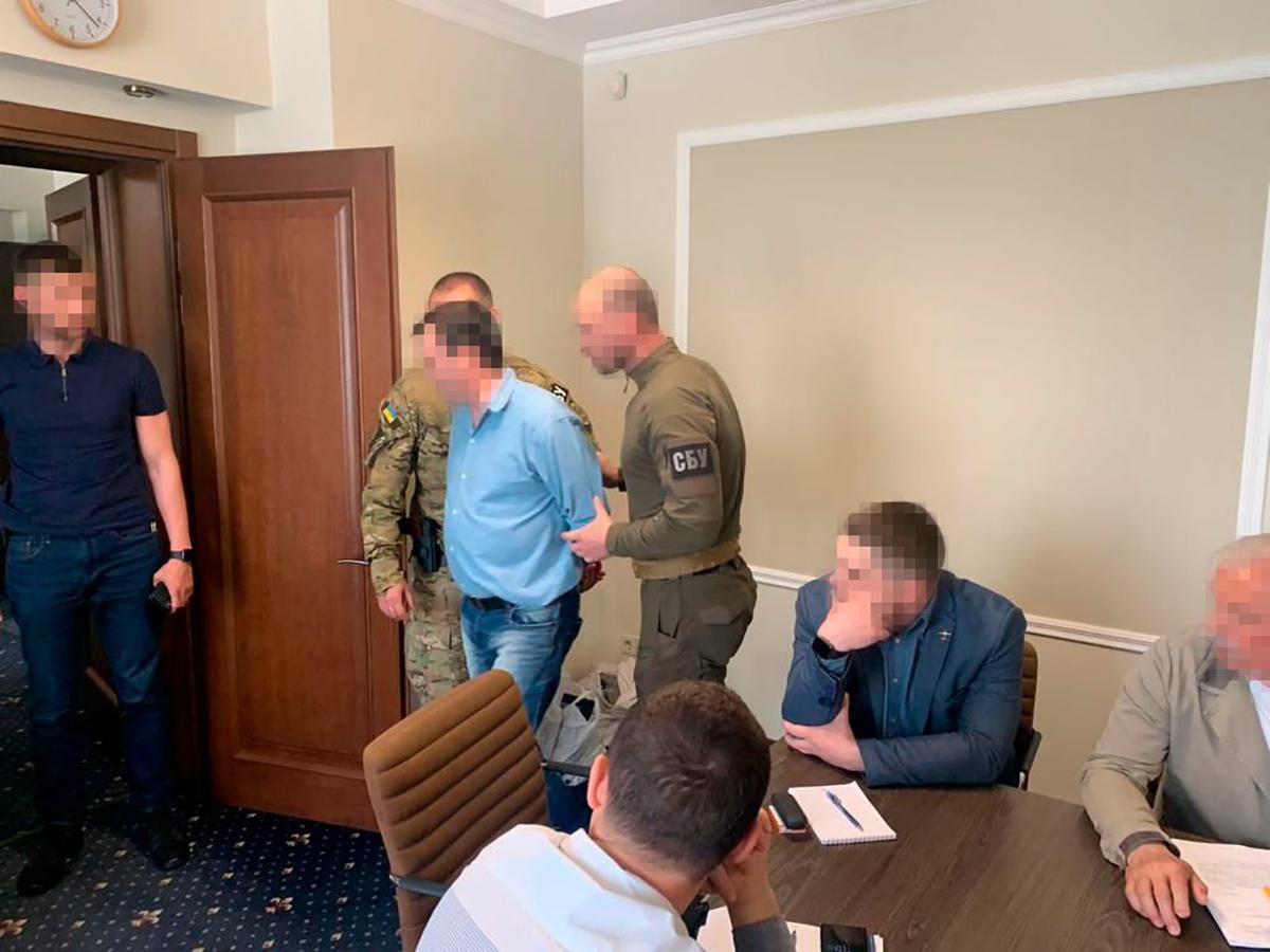 СБУ затримала провідного інженера-конструктора "Антонова" за підтримку Росії у війні СБУ затримала провідного інженера-конструктора "Антонова" за підтримку Росії у війні