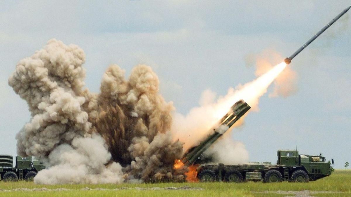 На Півдні окупанти гатять по мирних селах і містах касетними боєприпасами з "Торнадо-С" На Півдні окупанти гатять по мирних селах і містах касетними боєприпасами з "Торнадо-С"