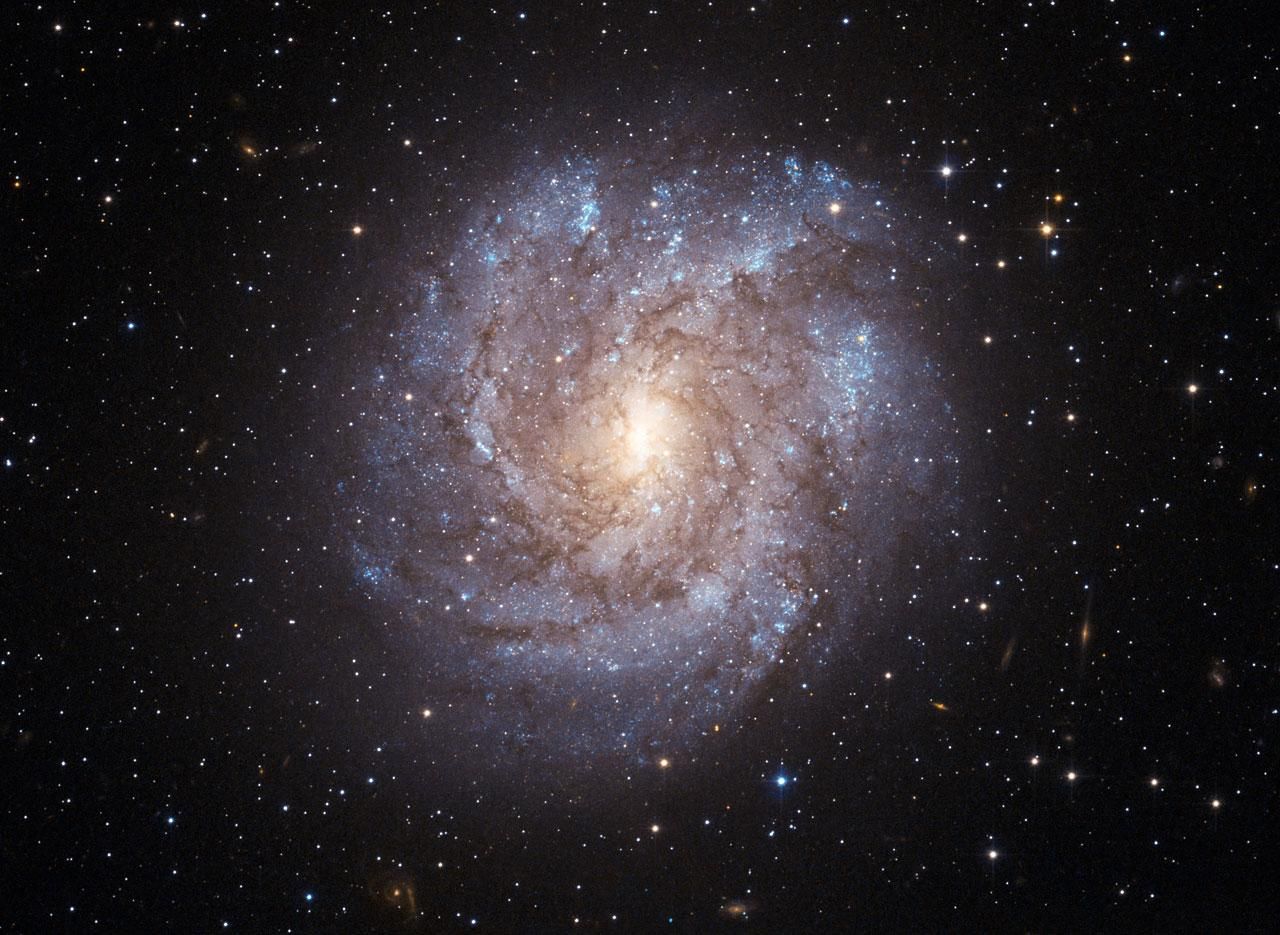 Астрономы обнаружили загадочный источник радиосигналов в спиральной галактике NGC 2082 - Техно Астрономы обнаружили загадочный источник радиосигналов в спиральной галактике NGC 2082 - Техно