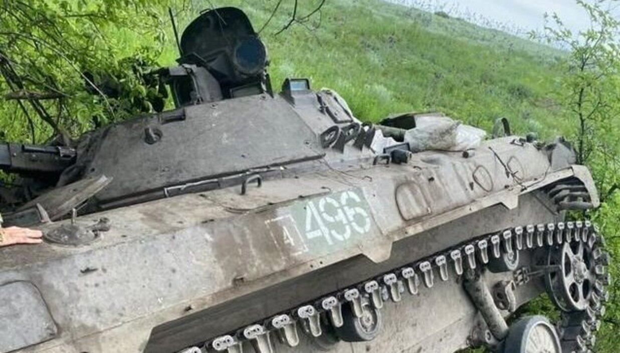 ВСУ уничтожили вражескую БМП-2 на Луганском направлении ВСУ уничтожили вражескую БМП-2 на Луганском направлении