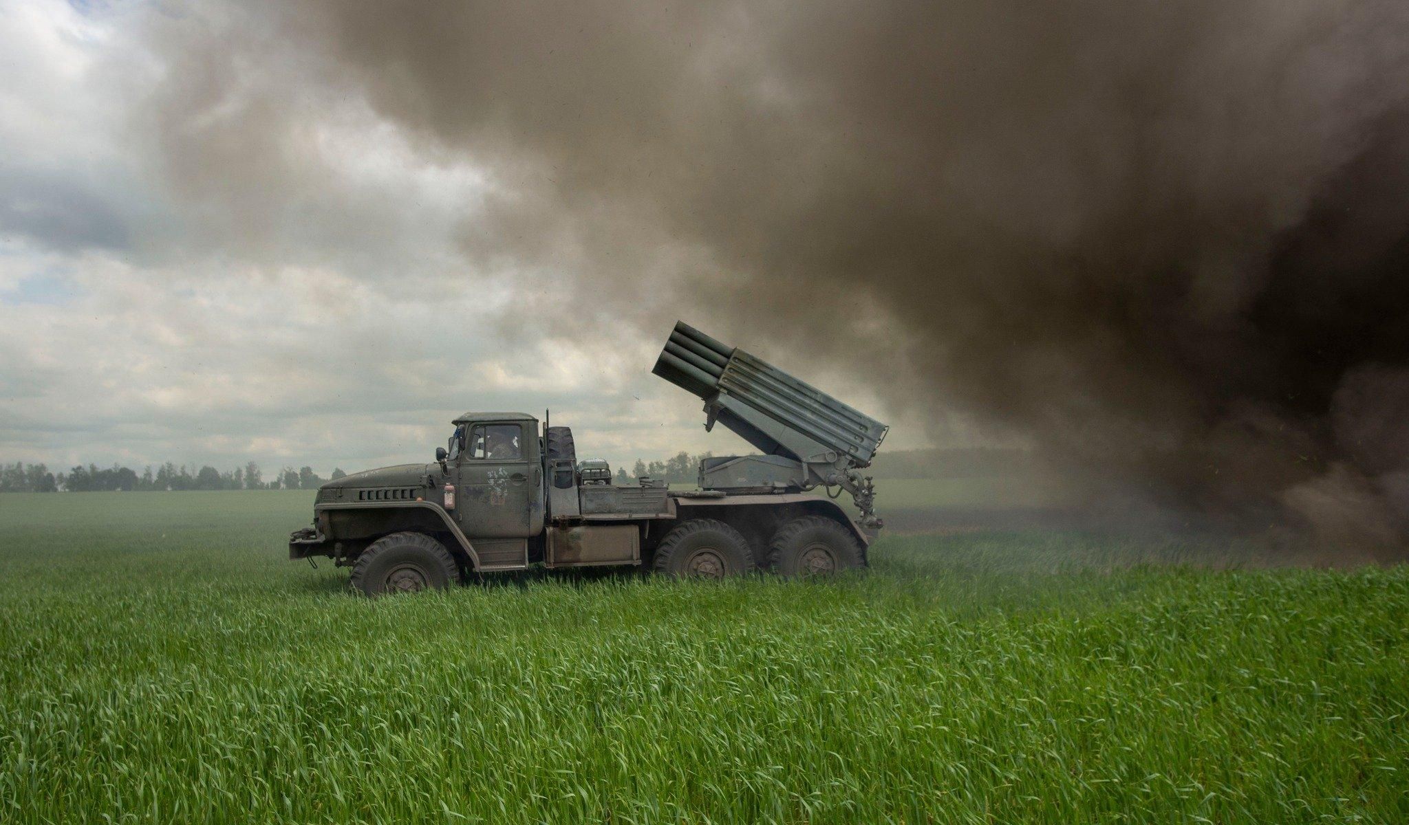 Россияне били по Донетчине из артиллерии, минометов, "Ураганов" и "Смерчей": есть погибшие и раненые Россияне били по Донетчине из артиллерии, минометов, "Ураганов" и "Смерчей": есть погибшие и раненые