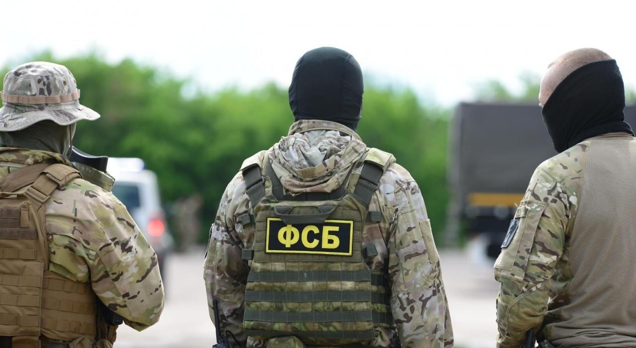 Россияне массово похищают мужчин на оккупированных территориях и требуют выкупа Россияне массово похищают мужчин на оккупированных территориях и требуют выкупа