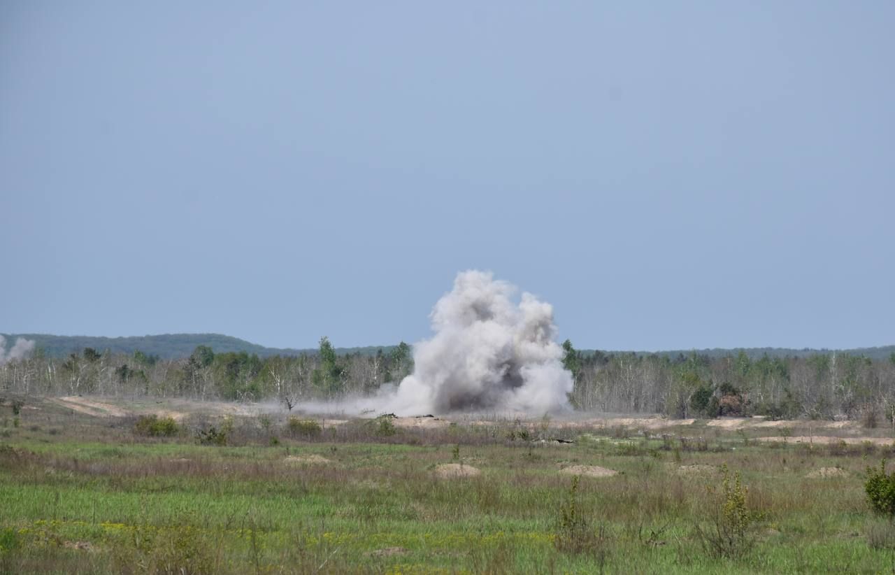 Було 22 вибухи: російські окупанти гатять по Чернігівщині з мінометів Було 22 вибухи: російські окупанти гатять по Чернігівщині з мінометів