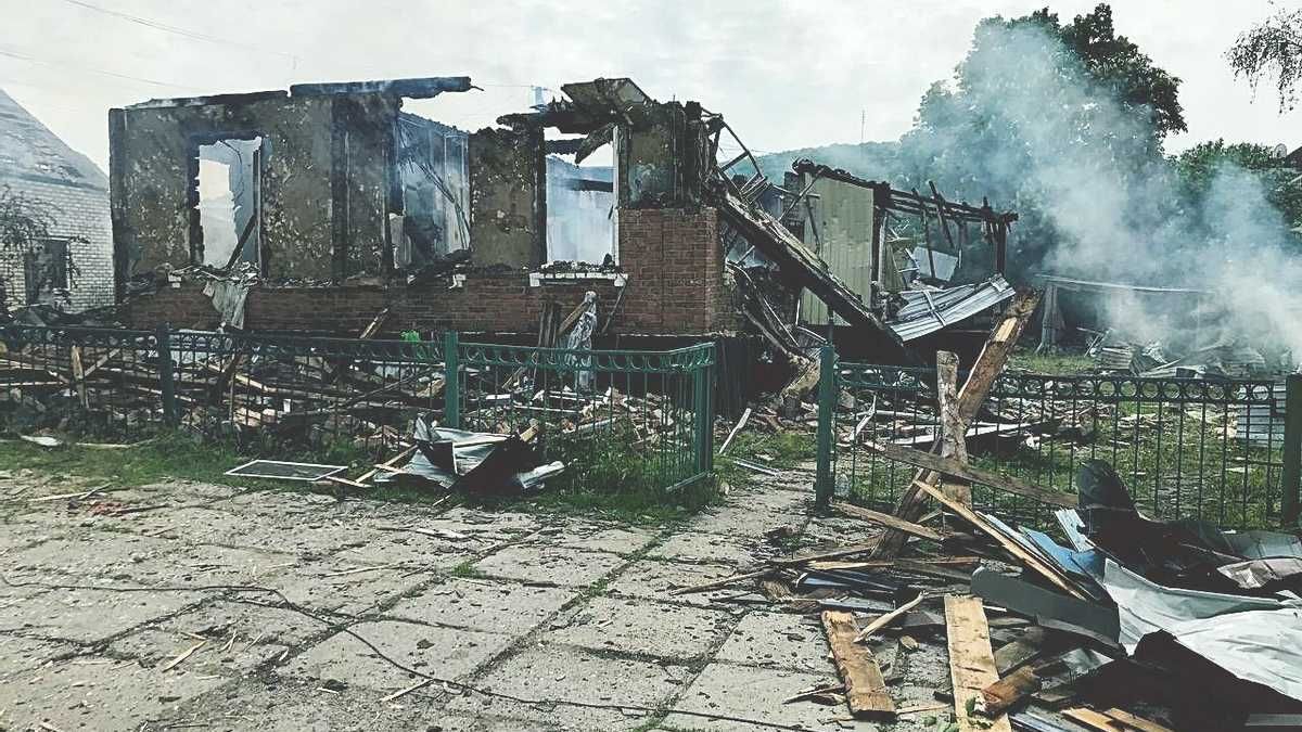 Росіяни обстріляли 30 міст і сіл на Сході: загинули 5 людей, багато поранених Росіяни обстріляли 30 міст і сіл на Сході: загинули 5 людей, багато поранених