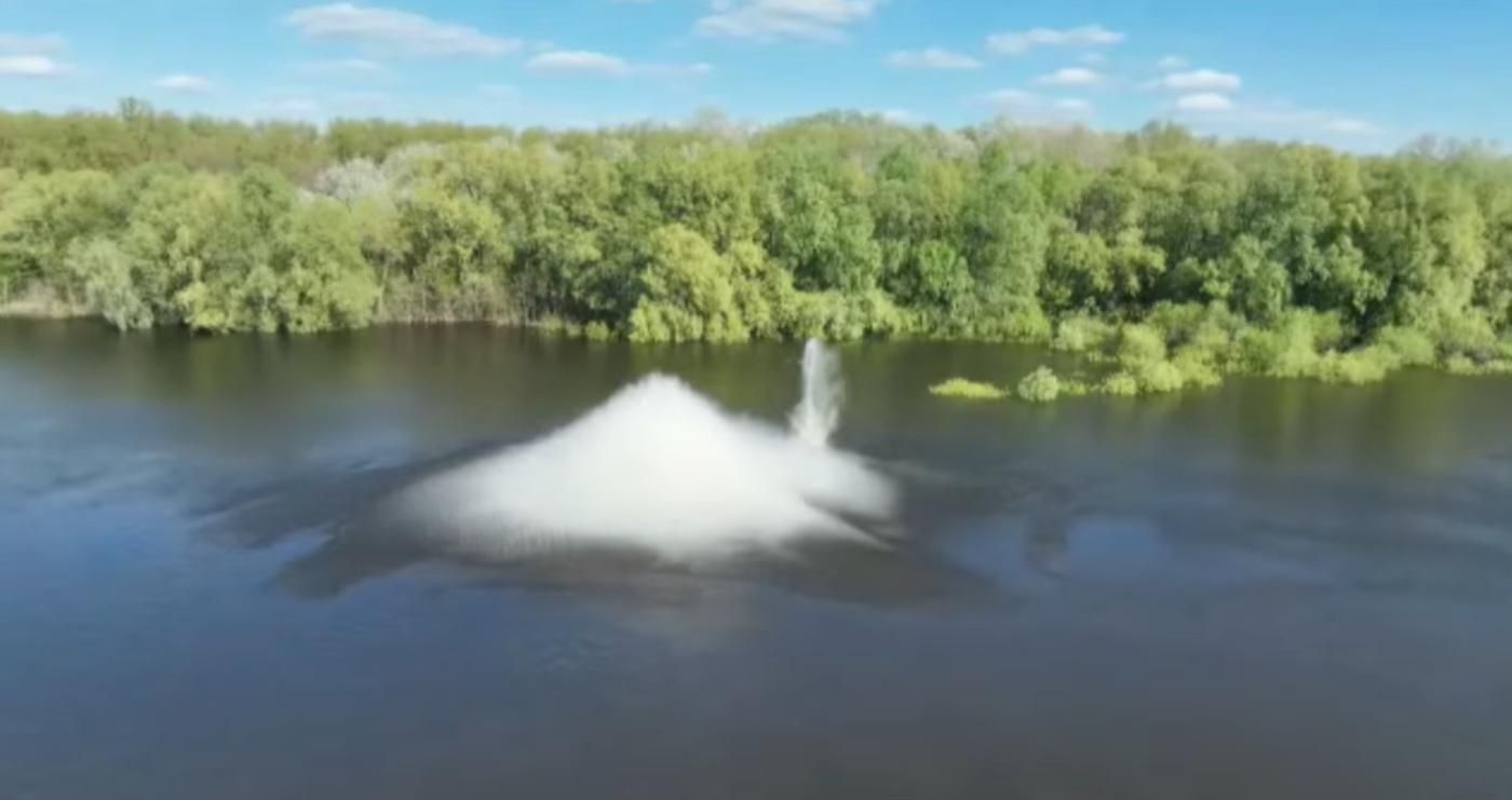 Водолази знайшли у Десні авіаційну бомбу ФАБ-500: у Генштабі показали її знищення