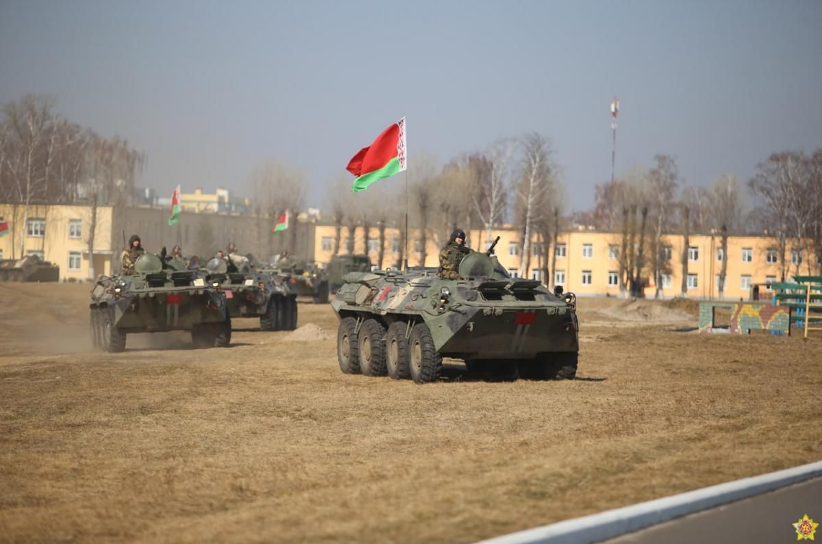 У збройних силах Білорусі провели збори спеціалістів зв'язку та інженерів