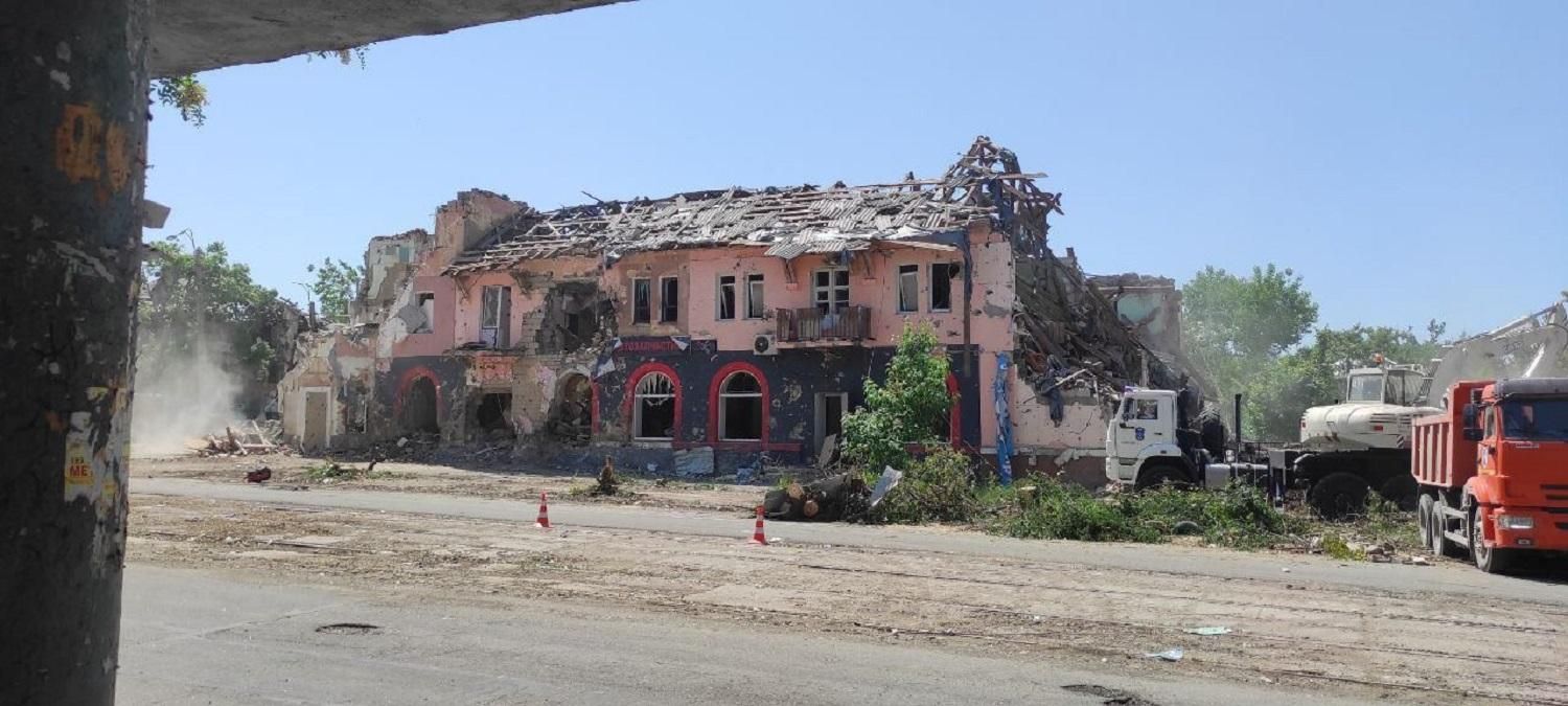 Развалины домов в Мариуполе стали могилами для целых семей