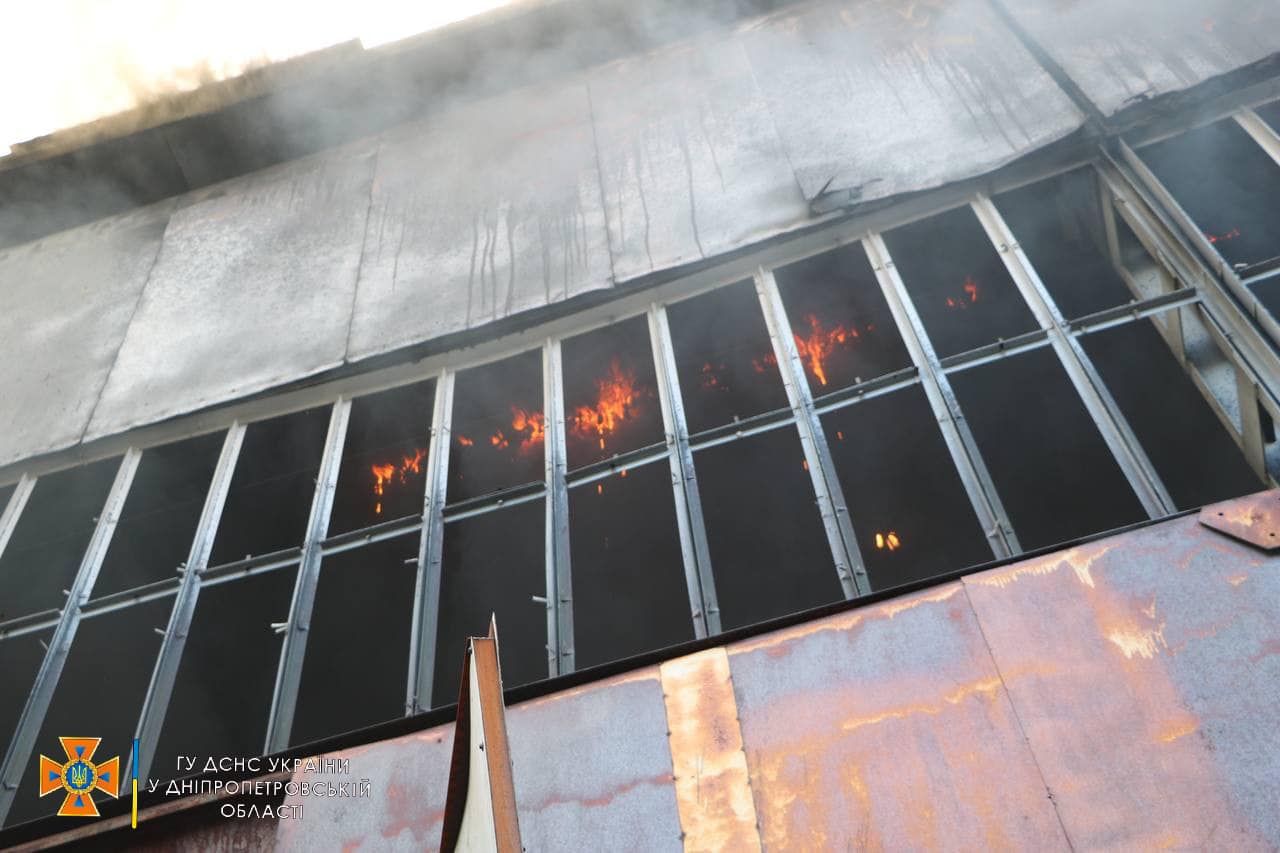 Дві людини загинули внаслідок пожежі на підприємстві у Дніпрі Дві людини загинули внаслідок пожежі на підприємстві у Дніпрі