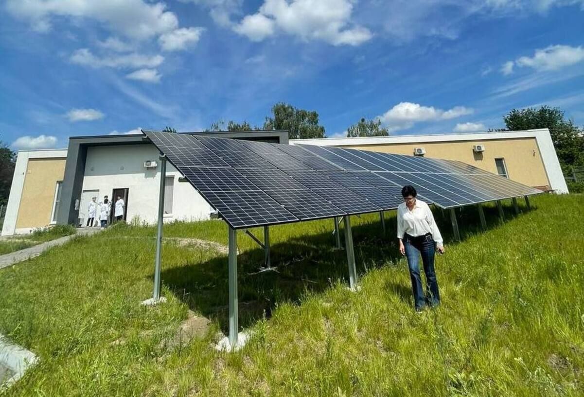 У лікарні в Бородянці встановили сонячні панелі від Ілона Маска