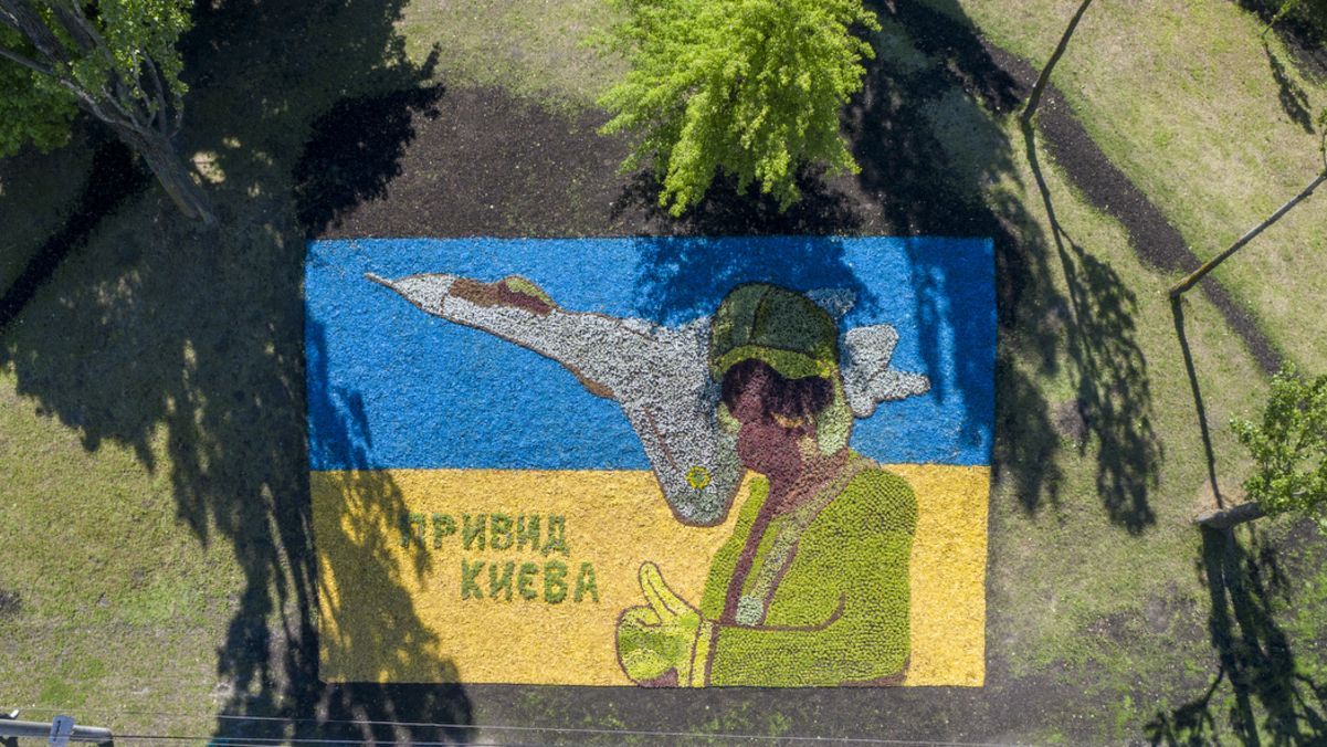 Цветочная инсталляция "Призрак Киева" попала в реестр рекордов Украины Цветочная инсталляция "Призрак Киева" попала в реестр рекордов Украины