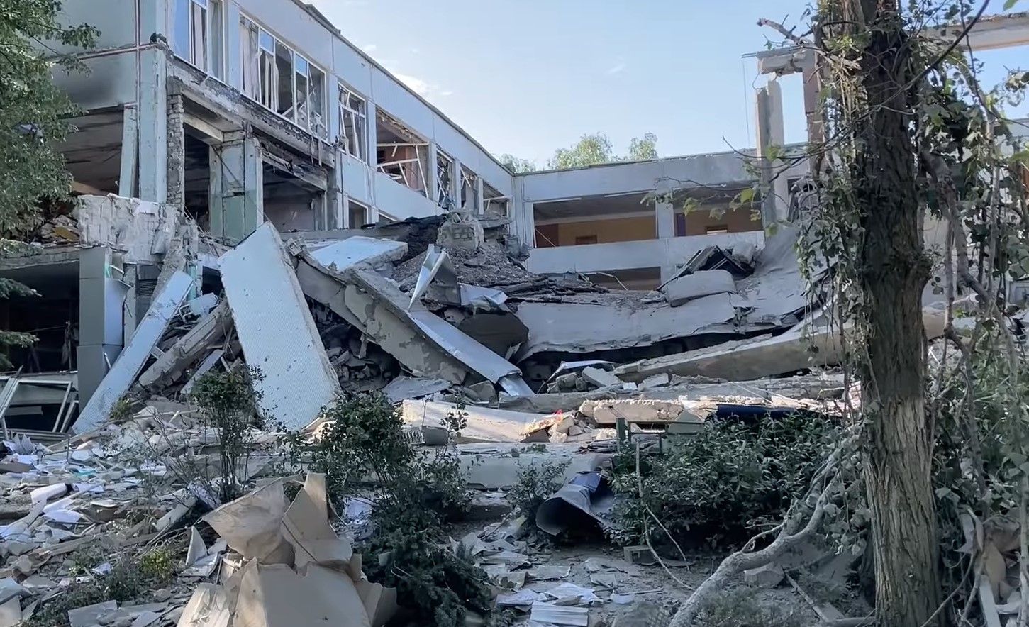Росіяни вдарили ракетою по харківській школі з єдиним в Україні музеєм Єсеніна