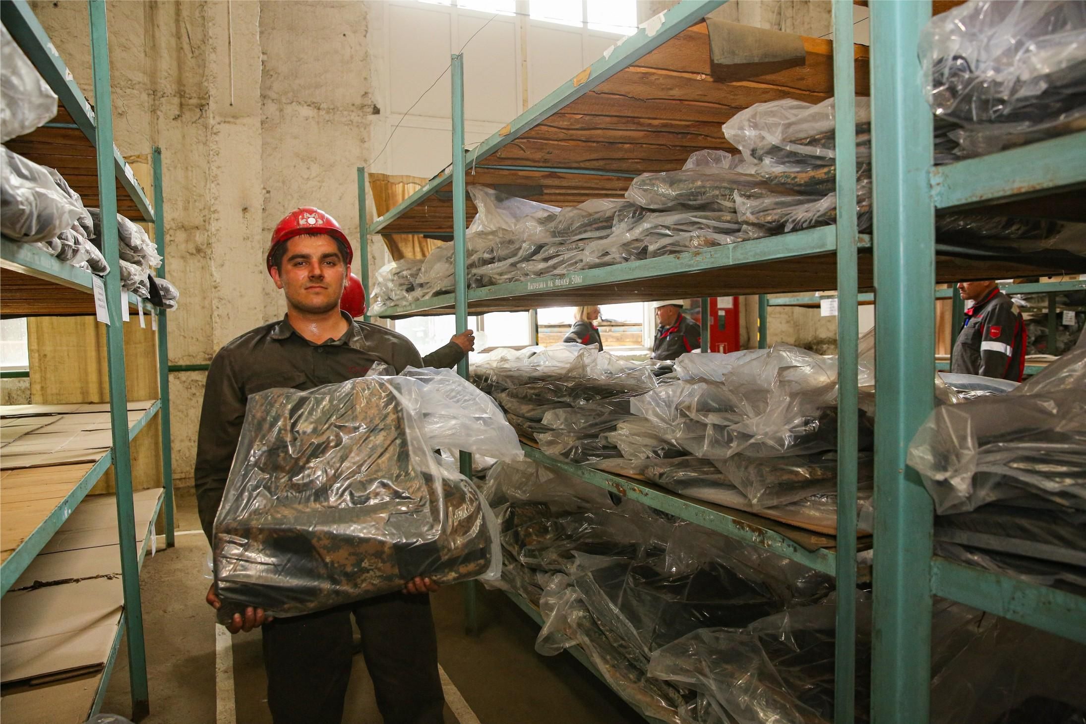 Метинвест передает более 100 тысяч бронежилетов для защитников Украины - 24 Канал Метинвест передает более 100 тысяч бронежилетов для защитников Украины - 24 Канал