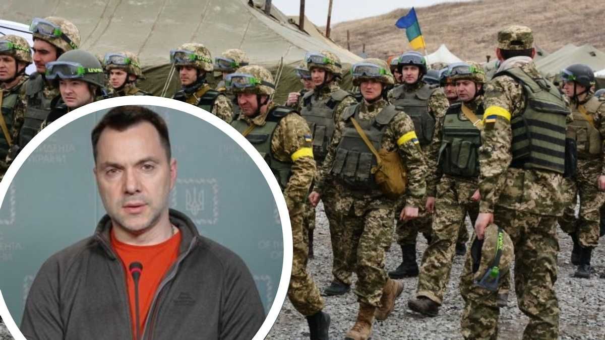 ЗСУ на Херсонщині просунулися на 8 кілометрів, ворог без успіху силується їх вибити, – Арестович