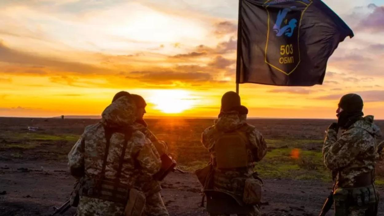 Зеленский наградил "За мужество и отвагу" 503 батальон морпехов, который защищал Мариуполь