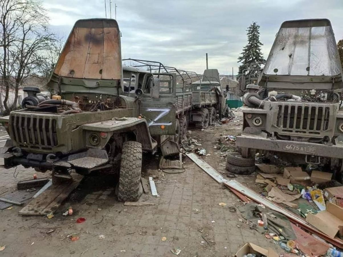 На Харківщині йдуть інтенсивні бої: окупанти "евакуювали" до 100 одиниць пошкодженої техніки