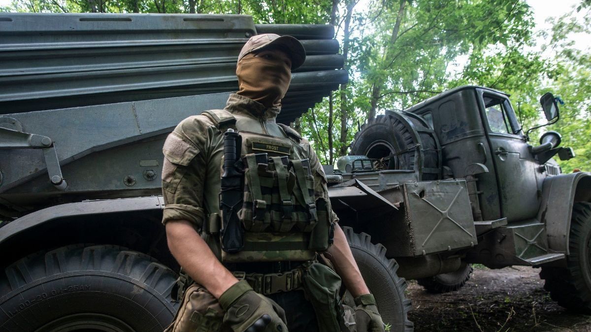 Обстріл Миколаєва з артилерії, важкі бої на Донбасі: як минула ніч у регіонах