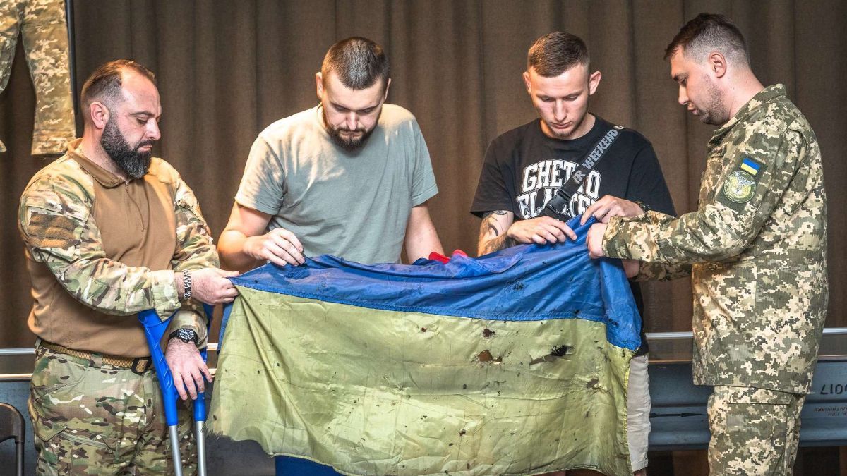 Український прапор з "Азовсталі" передали до музею