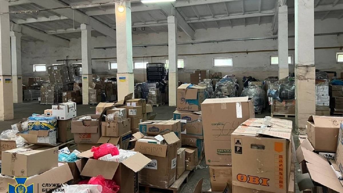 Разворовывали гуманитарку: в Одесской области задержали представителей благотворительного фонда Разворовывали гуманитарку: в Одесской области задержали представителей благотворительного фонда