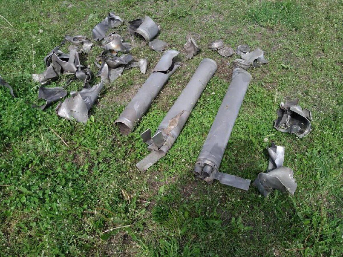 Окупанти знову обстріляли прикордоння Сумщини: скинули 2 вибухівки Окупанти знову обстріляли прикордоння Сумщини: скинули 2 вибухівки