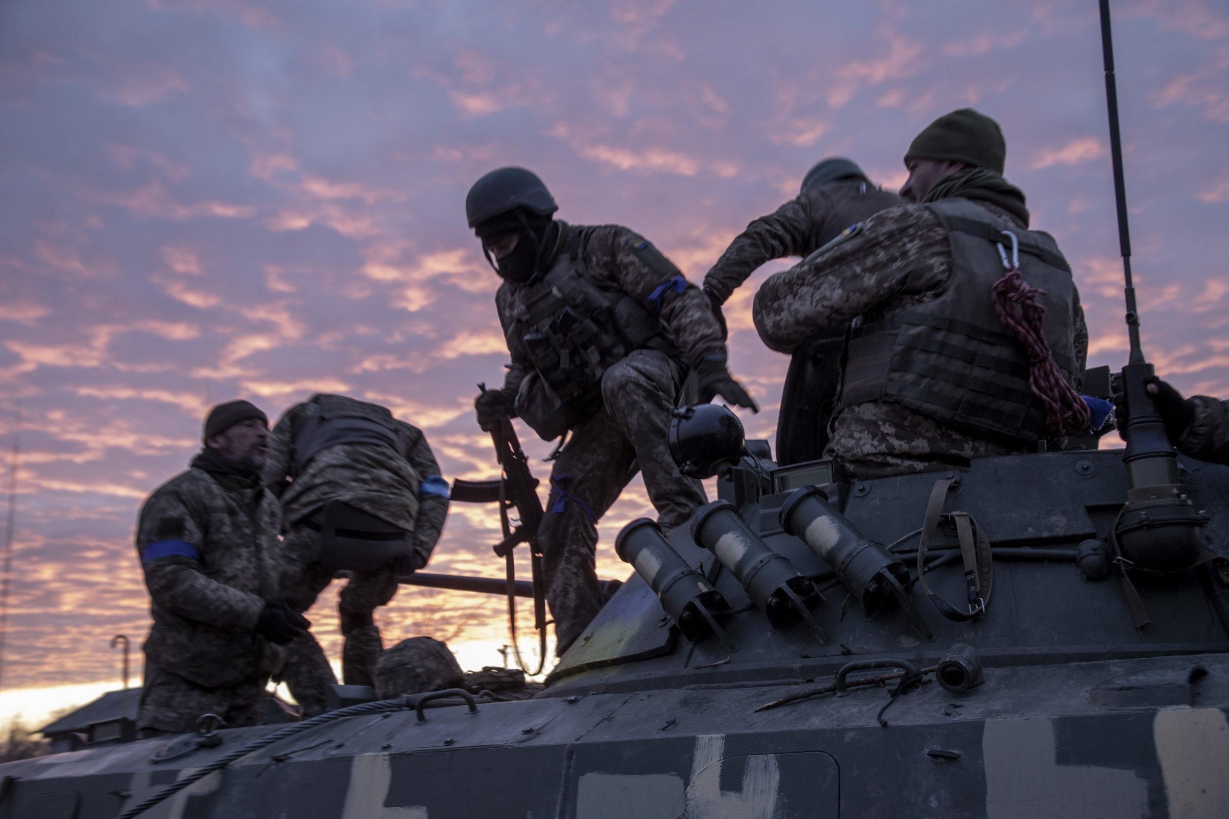 Відбити Донбас без заходу на територію Росії дуже важко, – МВС